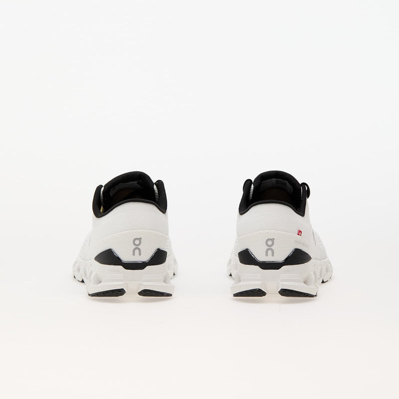 On M Cloud X 4 Ivory/ Black