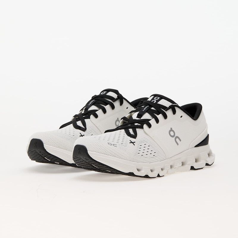 On M Cloud X 4 Ivory/ Black
