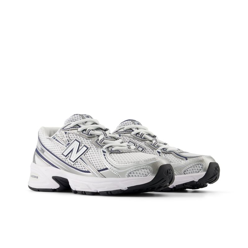 New Balance 740