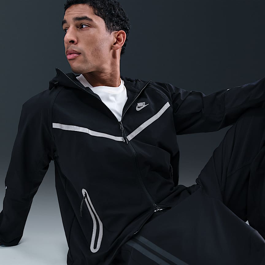 Nike Tech Men's Full-Zip Woven Windrunner Jacket Black