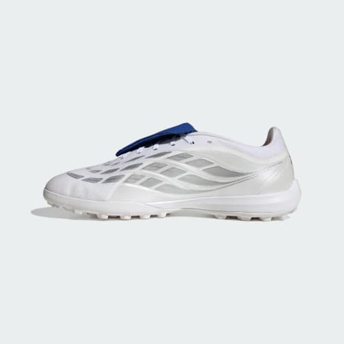 adidas PREDATOR LEAGUE z wywijanym językiem, przeznaczone do gry na murawie
