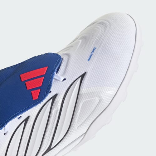 adidas PREDATOR LEAGUE z wywijanym językiem, przeznaczone do gry na murawie