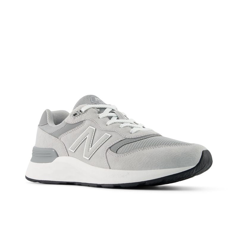New Balance 880